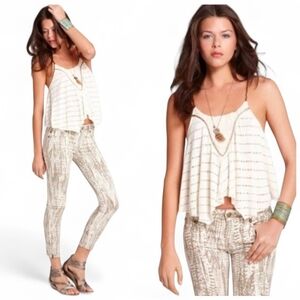 NEW ROMANTICS Gold White Flowy Cropped Asymmetrical Hem Cami - XS